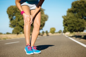 Боль в коленях при приседании и вставании - почему болят коленние сустави после резких движений