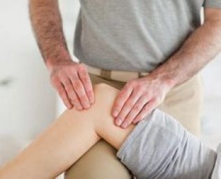 4 экстренных действия, которые нужно сделать когда болит колено